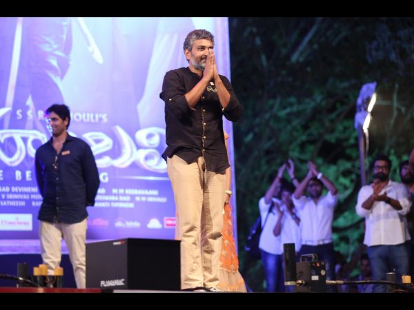 రాజమౌళి కంటిన్యూ చేస్తూ..