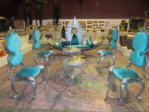 కాస్ట్యూమ్స్ అదిరాయి