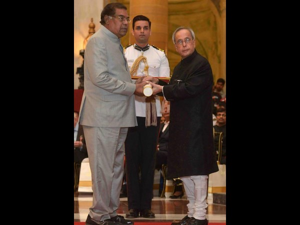 ప్రాణం ఖరీదుతో కెరీర్ ప్రారంభం