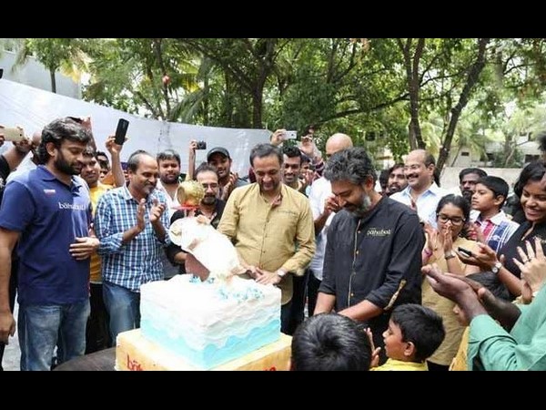 కట్ చేసే క్షణాలు