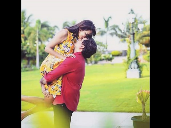 రొమాంటిక్ మూమెంట్