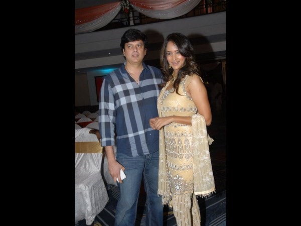 భర్తతో కలిసి