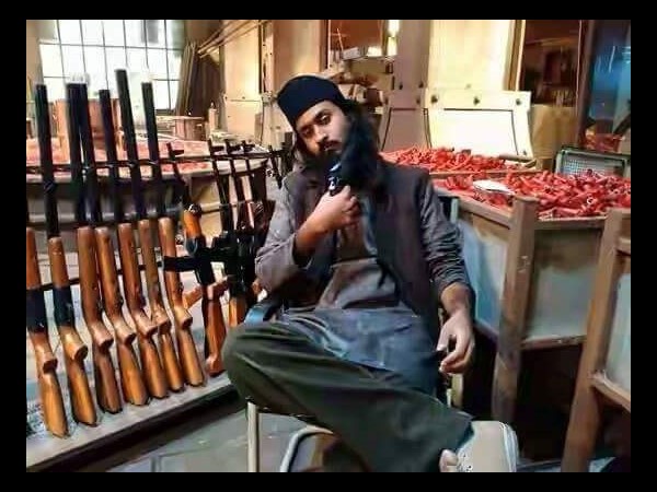 తుపాకులతో