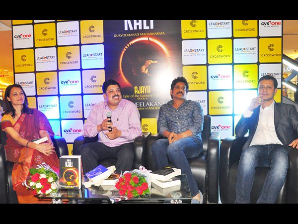 పుస్తకావిష్కరణలో నాగార్జున-అమల