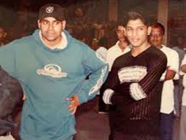 ప్రక్కనున్న కుర్రాడు