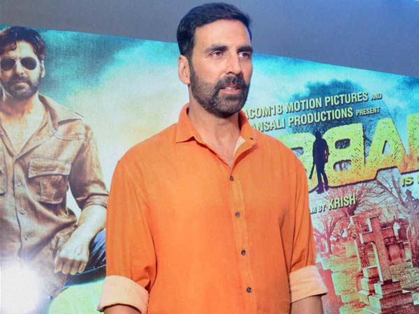 Krish showing Kanche to Akshay Kumar