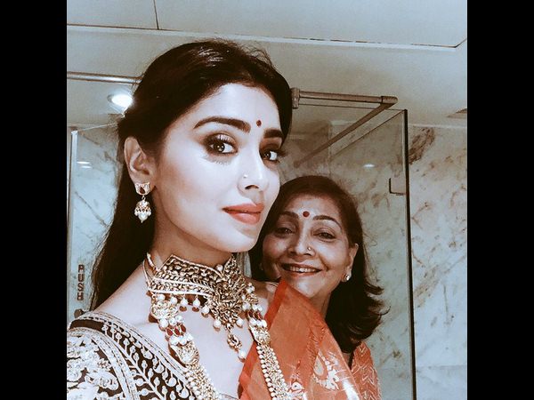 శ్రియా బాత్ రూం సెల్ఫీ...ఇదే హాటెస్ట్ సెన్షషన్