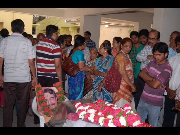 భారీ సంఖ్యలో అభిమానులు