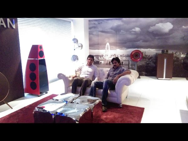 తిలకిస్తూ...