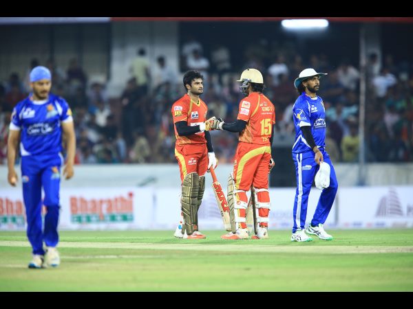 ఉత్కంఠగా చివరి ఓవర్..