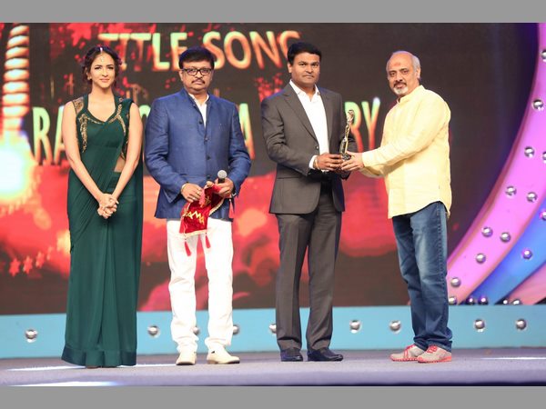 గామా అవార్డ్ 2015 విజేతలు వీళ్ళే :