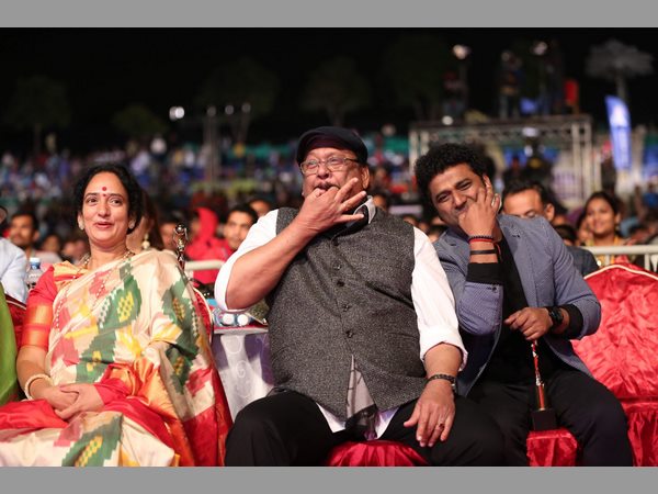 గామా అవార్డ్ 2015 విజేతలు వీళ్ళే :