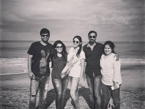 సన్నిహితులతో 