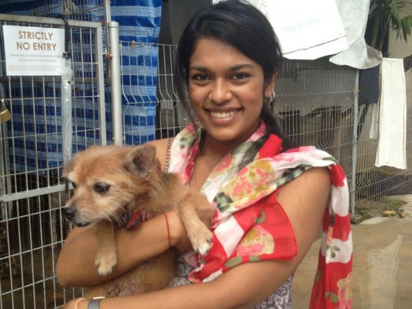 చేతిలో కుక్కపిల్ల...