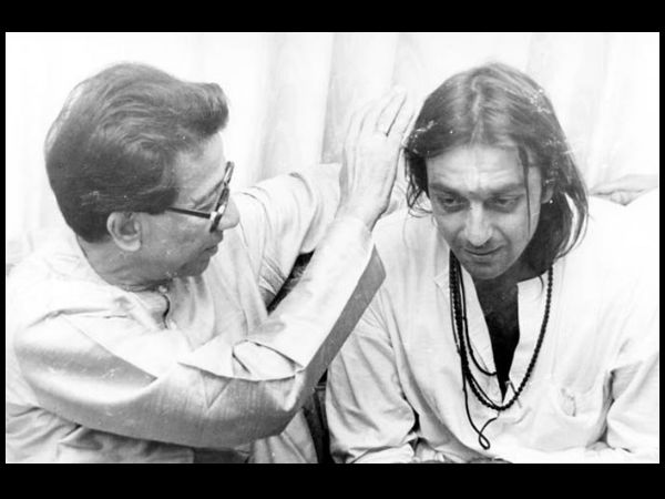 థాకరేతో..