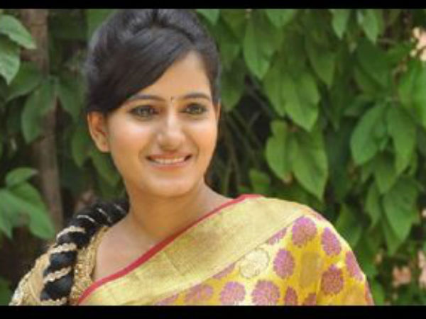 Actress Swathi Reddy, Mom Come to Blows at Police Station in Hyderabad Actress Swathi Reddy, Mom Come to Blows at Police Station in Hyderabad