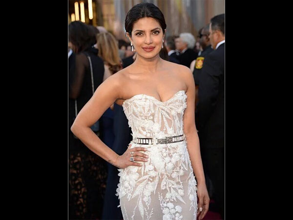  బోల్డ్‌ అండ్‌ బ్యూటిఫుల్‌: ప్రియాంక చోప్రా @ అస్కార్ (ఫొటోలు)