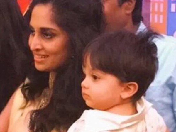 తల్లితో..