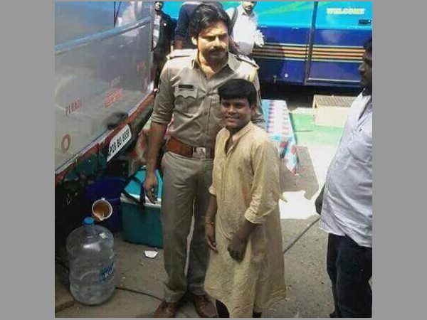 అదరకొడతారు