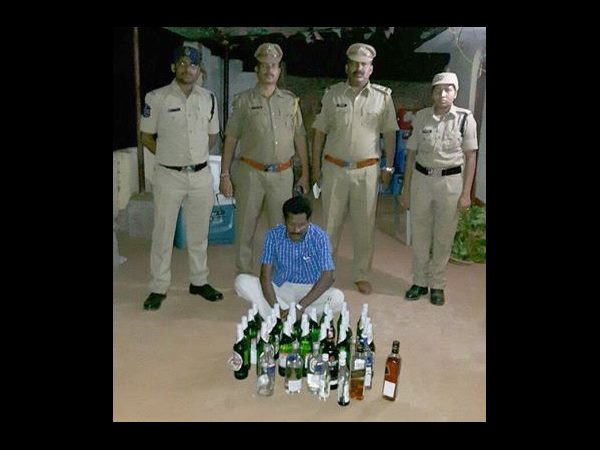 పోలీసులు ఎందుకు దాడి?