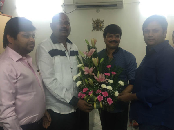  సింహాతో...