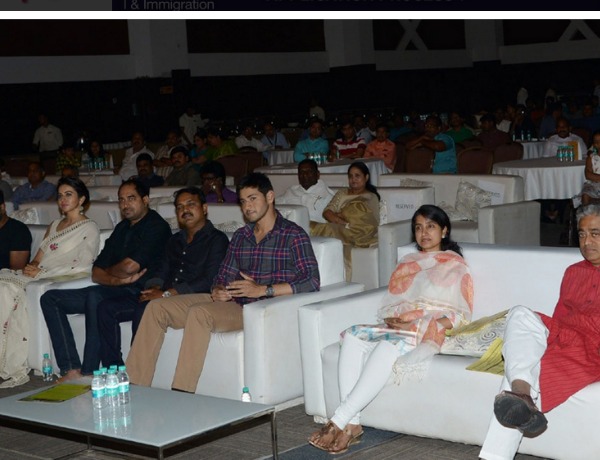 అభిమానులు...అవమానం