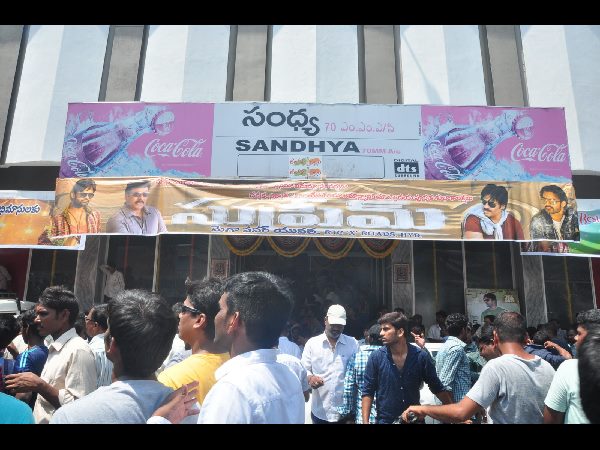 సంధ్య థియేటర్ వద్ద సందడి