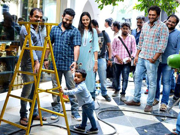 'జనతా గ్యారేజ్' షూటింగ్ స్పాట్‌లో అభయ్