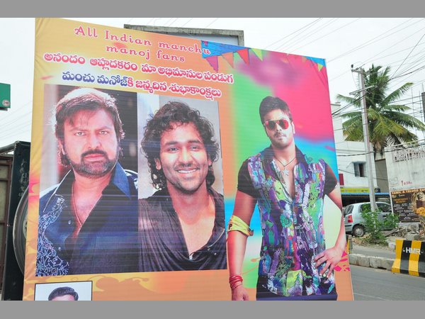 మంచు పోస్టర్లు