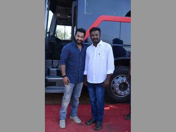 ఇద్దరు హీరోయిన్స్