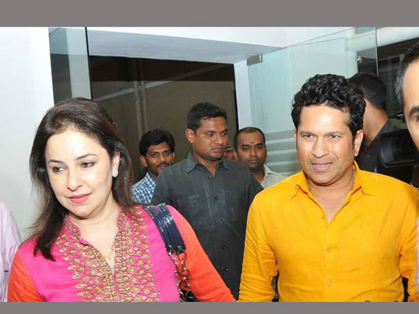 తిరుమలేశున్ని సేవించుకున్న ప్రముఖులు