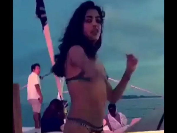 బికినీలో..