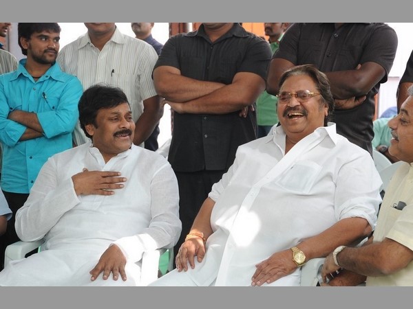 మళ్ళీ దగ్గరగా ఆ ఇద్దరూ : చిరు దాసరిలని కలిపిందెవరు? మరి పవన్ సంగతేంటి.. ? (ఫొటో స్టోరీ) 