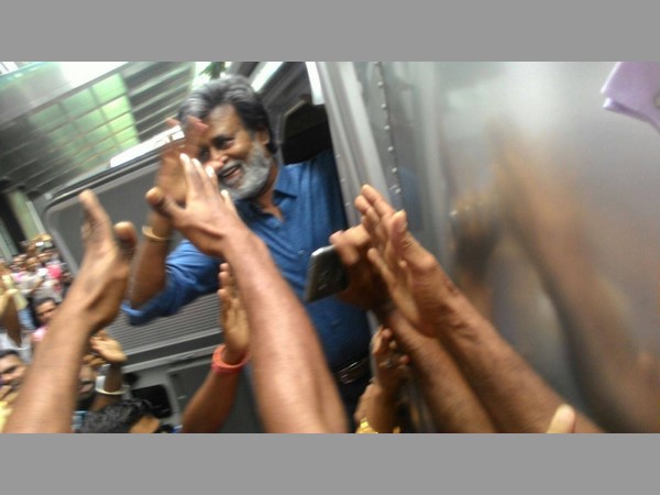 మలేషియా ఫ్యాన్స్ హంగామా