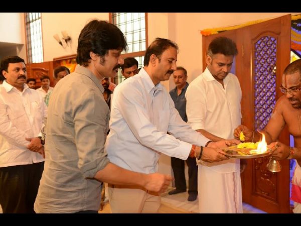 కథేంటో తెలియకుండా