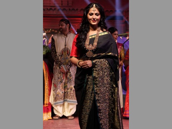 ఎదురుచూస్తున్నారు