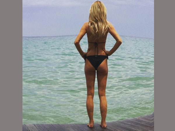 Amanda Holden suffers "photoshop fail" with Instagram beach bum snap Amanda Holden suffers "photoshop fail" with Instagram beach bum snap