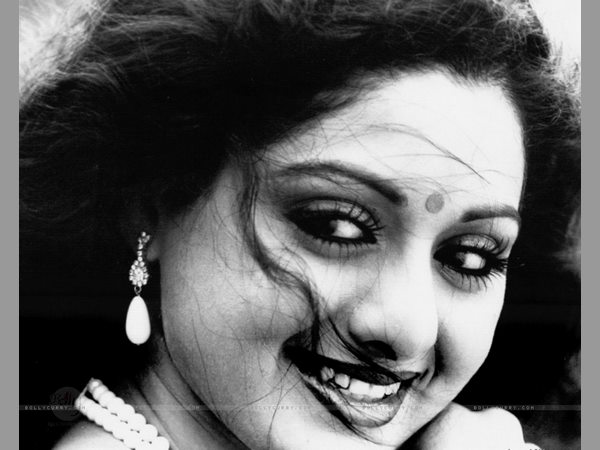 పదహారేళ్ళ వయసు