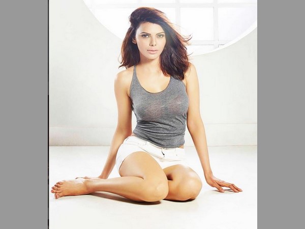 మోడలింగ్ లో కూడా.