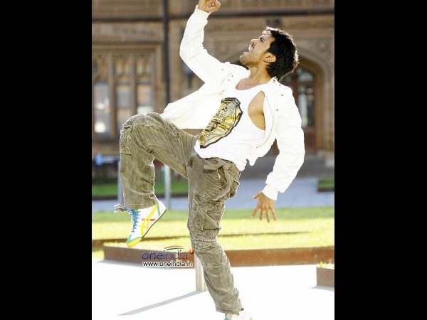  చిరు 150 టైటిల్‌ ‘కత్తిలాంటోడు'?