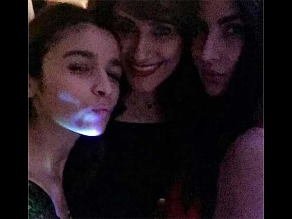 ట్వీట్స్,మెసేజ్ లు