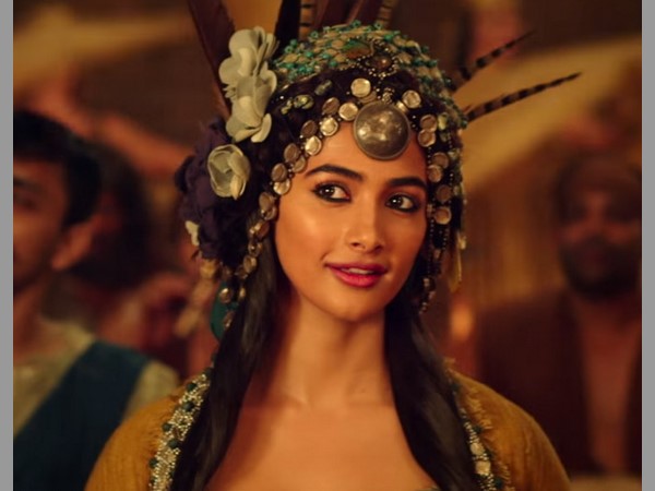 తొలి చిత్రం