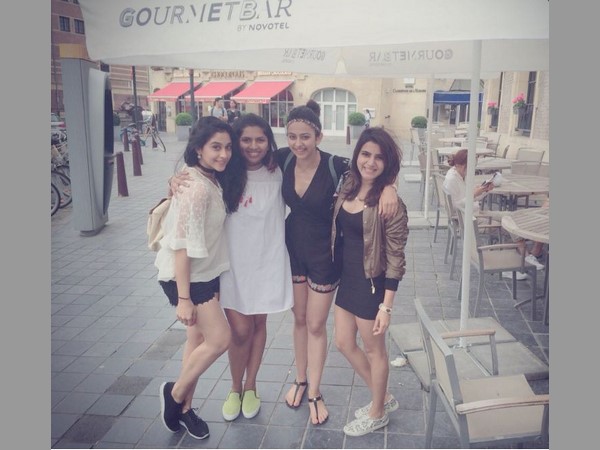 సమంత అండ్ ఫ్రెండ్స్