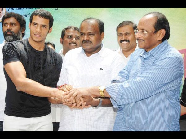  ప్రధానమంత్రి మనవడు సినిమా హీరోగా : 75 కోట్ల బడ్జెట్‌ 2016 బిగ్గెస్ట్ హిట్ ఇదే అవుతుందట 