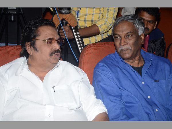 చిన్న సినిమాలే నిలుస్తాయి