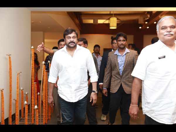 చిరు సందడి