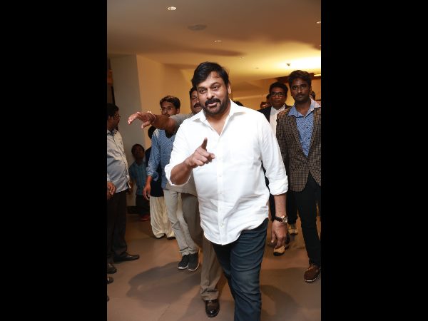 ఏం చెప్తున్నారు