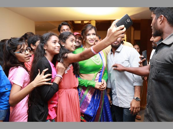 ఒక్క సెల్ఫీ ప్లీజ్..