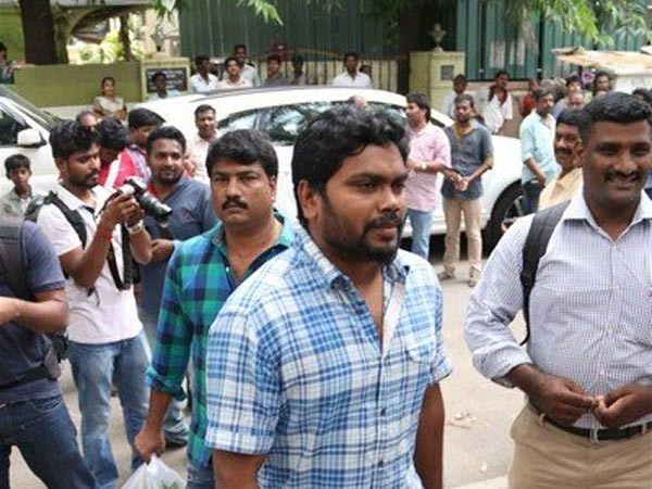 కథా రచయితగా..