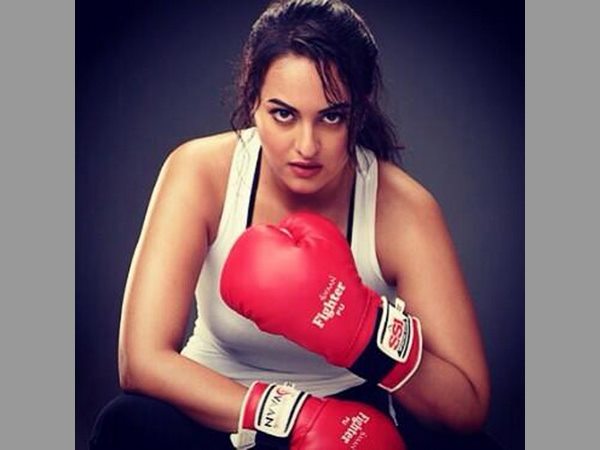 వావ్..! సోనాక్షీ..! అమేజింగ్... హీరోలే నోళ్ళు వెళ్లబెడుతున్నారు (వీడియో)